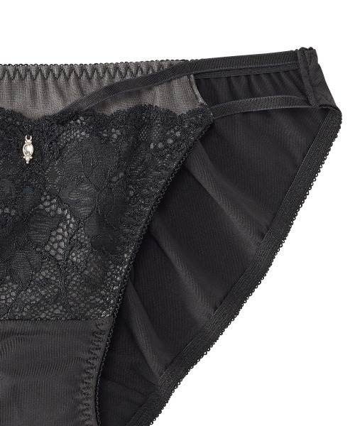 aimerfeel（エメフィール）の「×シアーライン フロントホック