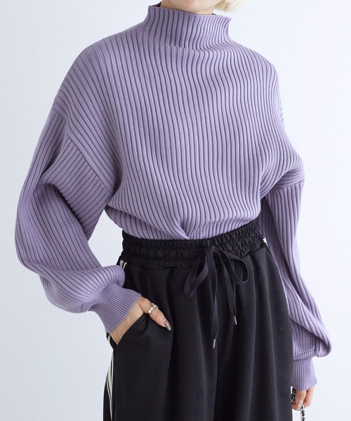 w closet（ダブルクローゼット）の「ボリュームスリーブタートルボトルネックプルオーバー（ニット/セーター・レディース・ホワイト×ブラック/モカ/ラベンダー/オフホワイト/ブルー/ホワイト×ピンク/ブラック・FREE）」の6枚目の写真