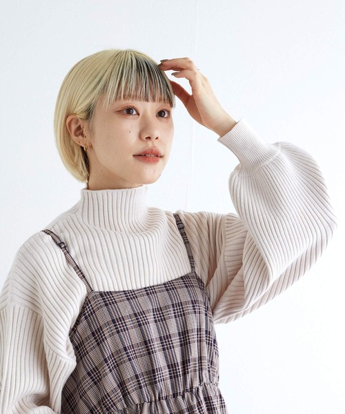 w closet（ダブルクローゼット）の「ボリュームスリーブタートルボトルネックプルオーバー（ニット/セーター・レディース・ホワイト×ブラック/モカ/ラベンダー/オフホワイト/ブルー/ホワイト×ピンク/ブラック・FREE）」の12枚目の写真