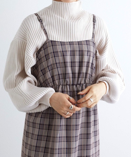 w closet（ダブルクローゼット）の「ボリュームスリーブタートルボトルネックプルオーバー（ニット/セーター・レディース・ホワイト×ブラック/モカ/ラベンダー/オフホワイト/ブルー/ホワイト×ピンク/ブラック・FREE）」の15枚目の写真