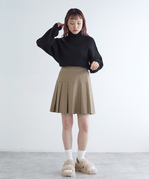 w closet（ダブルクローゼット）の「ボリュームスリーブタートルボトルネックプルオーバー（ニット/セーター・レディース・ホワイト×ブラック/モカ/ラベンダー/オフホワイト/ブルー/ホワイト×ピンク/ブラック・FREE）」の18枚目の写真