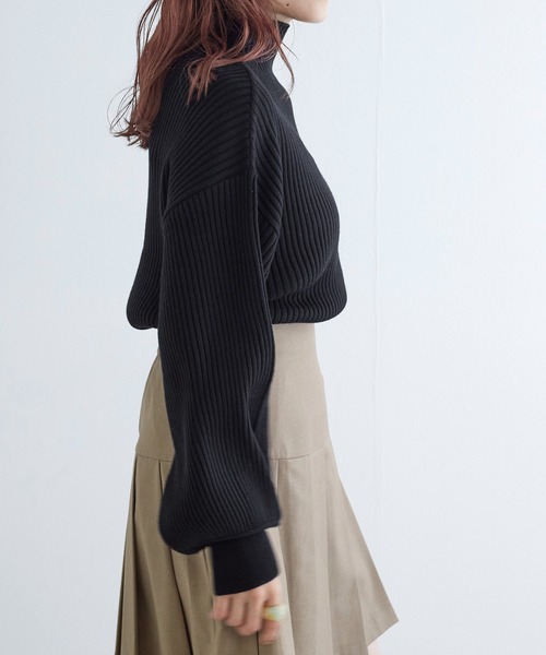 w closet（ダブルクローゼット）の「ボリュームスリーブタートルボトルネックプルオーバー（ニット/セーター・レディース・ホワイト×ブラック/モカ/ラベンダー/オフホワイト/ブルー/ホワイト×ピンク/ブラック・FREE）」の19枚目の写真