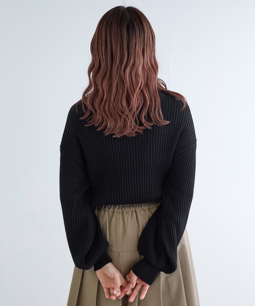 w closet（ダブルクローゼット）の「ボリュームスリーブタートルボトルネックプルオーバー（ニット/セーター・レディース・ホワイト×ブラック/モカ/ラベンダー/オフホワイト/ブルー/ホワイト×ピンク/ブラック・FREE）」の20枚目の写真