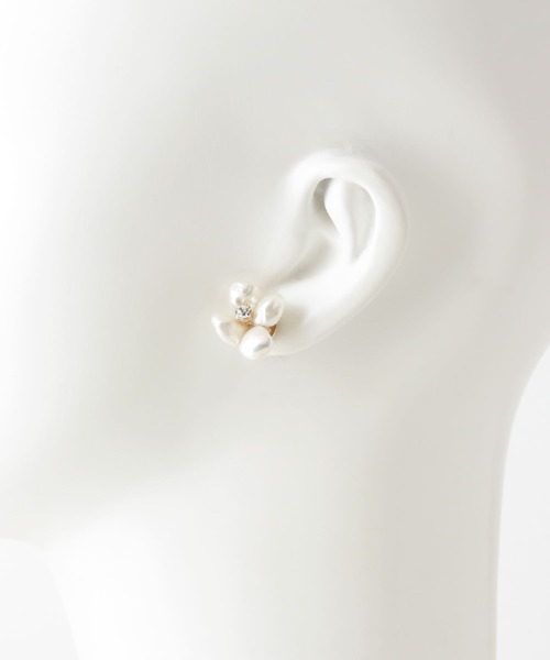 URBAN RESEARCH ROSSO WOMEN(アーバンリサーチ ロッソ)の「淡水フラワーピアス(ピアス(両耳用)・レディース・ホワイト・FREE)」の2枚目の写真