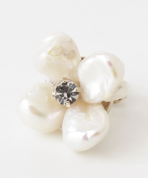 URBAN RESEARCH ROSSO WOMEN(アーバンリサーチ ロッソ)の「淡水フラワーピアス(ピアス(両耳用)・レディース・ホワイト・FREE)」の4枚目の写真