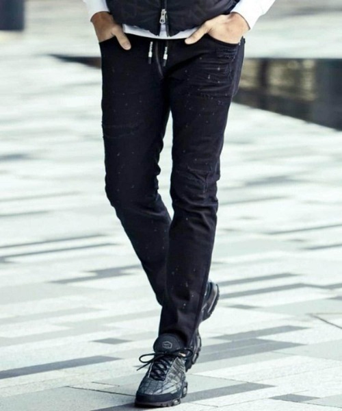 1piu1uguale3 RELAX（ウノピュウノウグァーレトレリラックス）の「1PIU1UGUALE3 RELAX/ウノピゥウノウグァーレトレ リラックス/フェイクファスナーボタンフライダメージデニム（デニムパンツ・メンズ・ブラック・L/M/XL/XXL）」の6枚目の写真