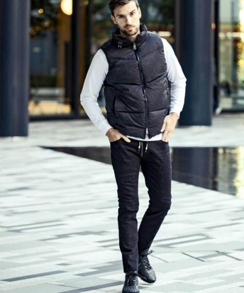 1piu1uguale3 RELAX（ウノピュウノウグァーレトレリラックス）の「1PIU1UGUALE3 RELAX/ウノピゥウノウグァーレトレ リラックス/フェイクファスナーボタンフライダメージデニム（デニムパンツ・メンズ・ブラック・L/M/XL/XXL）」の9枚目の写真