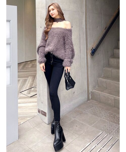 GYDA(ジェイダ)の「オフショルシャギーチョーカーニットトップス(ニット/セーター・レディース・チャコールグレー/アイボリー・FREE)」の19枚目の写真