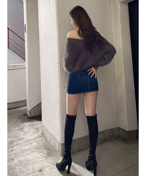 GYDA(ジェイダ)の「オフショルシャギーチョーカーニットトップス(ニット/セーター・レディース・チャコールグレー/アイボリー・FREE)」の5枚目の写真