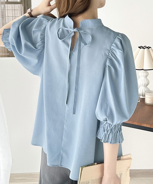 １枚でサマになる。前後2wayバルーンスリーブリボンブラウス