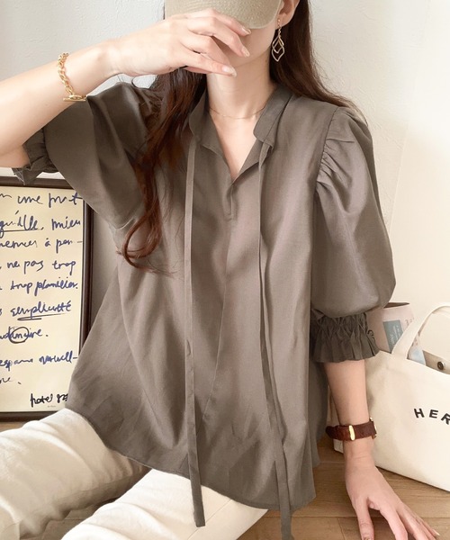 １枚でサマになる。前後2wayバルーンスリーブリボンブラウス