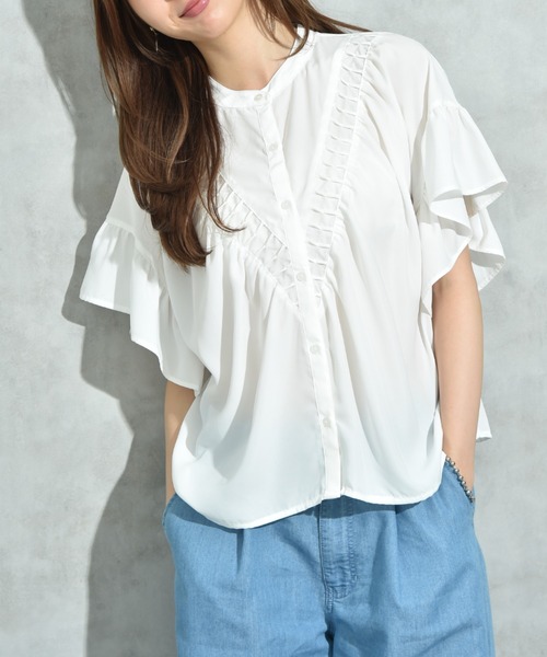 INTERPLANET（インタープラネット）の「Ｖ切替タックデシンブラウス（シャツ/ブラウス・レディース・ブラック/オフホワイト/グレイッシュベージュ・FREE）」の2枚目の写真