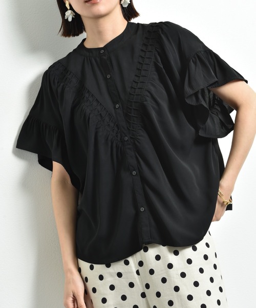 INTERPLANET（インタープラネット）の「Ｖ切替タックデシンブラウス（シャツ/ブラウス・レディース・ブラック/オフホワイト/グレイッシュベージュ・FREE）」の16枚目の写真