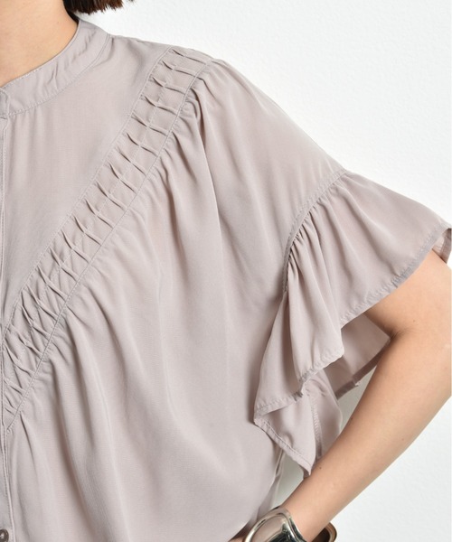 INTERPLANET（インタープラネット）の「Ｖ切替タックデシンブラウス（シャツ/ブラウス・レディース・ブラック/オフホワイト/グレイッシュベージュ・FREE）」の11枚目の写真