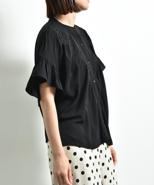 INTERPLANET（インタープラネット）の「Ｖ切替タックデシンブラウス（シャツ/ブラウス・レディース・ブラック/オフホワイト/グレイッシュベージュ・FREE）」の18枚目の写真