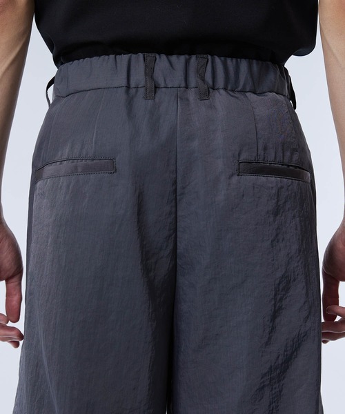 UNITED TOKYO(ユナイテッドトウキョウ)の「ヴァゼロナイロンカーゴパンツ | セットアップ着用可能(カーゴパンツ・メンズ・ブラック/ダークグレー・2/1)」の11枚目の写真