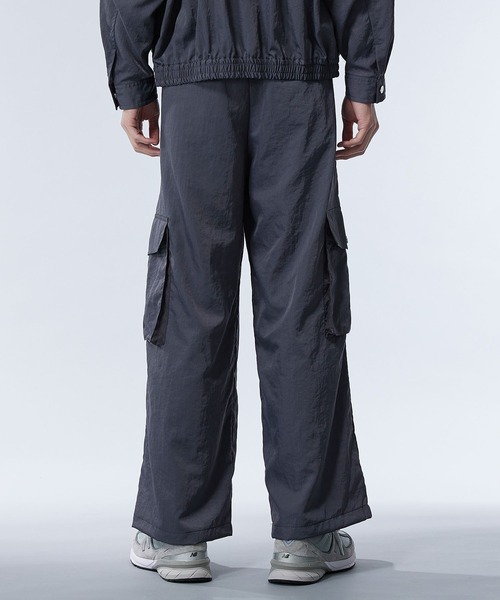 UNITED TOKYO(ユナイテッドトウキョウ)の「ヴァゼロナイロンカーゴパンツ | セットアップ着用可能(カーゴパンツ・メンズ・ブラック/ダークグレー・2/1)」の17枚目の写真