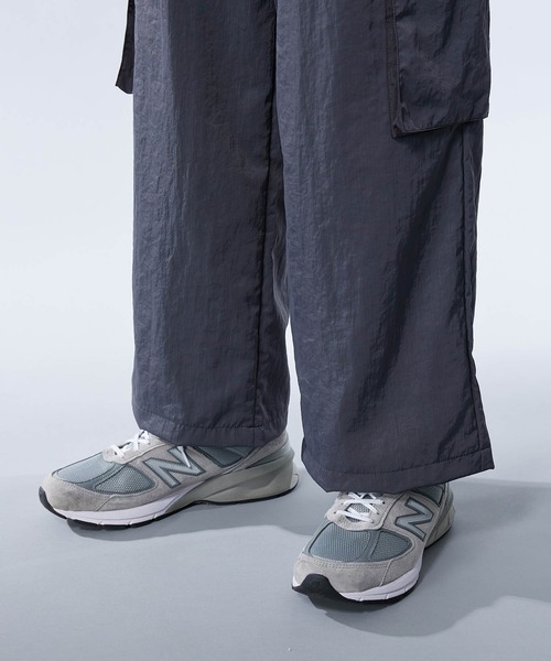 UNITED TOKYO(ユナイテッドトウキョウ)の「ヴァゼロナイロンカーゴパンツ | セットアップ着用可能(カーゴパンツ・メンズ・ブラック/ダークグレー・2/1)」の12枚目の写真