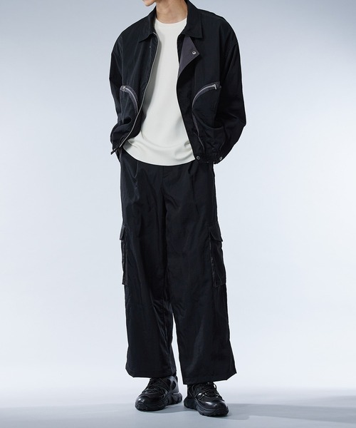 UNITED TOKYO(ユナイテッドトウキョウ)の「ヴァゼロナイロンカーゴパンツ | セットアップ着用可能(カーゴパンツ・メンズ・ブラック/ダークグレー・2/1)」の3枚目の写真