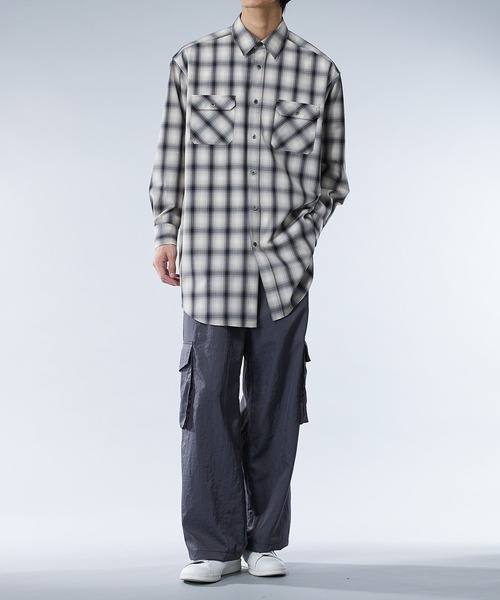 UNITED TOKYO(ユナイテッドトウキョウ)の「ヴァゼロナイロンカーゴパンツ | セットアップ着用可能(カーゴパンツ・メンズ・ブラック/ダークグレー・2/1)」の4枚目の写真