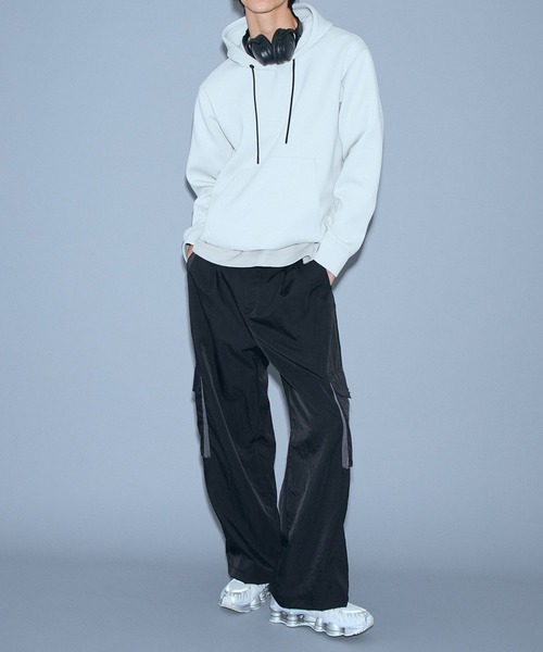 UNITED TOKYO(ユナイテッドトウキョウ)の「ヴァゼロナイロンカーゴパンツ | セットアップ着用可能(カーゴパンツ・メンズ・ブラック/ダークグレー・2/1)」の6枚目の写真