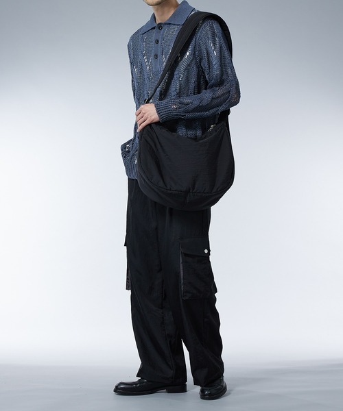 UNITED TOKYO(ユナイテッドトウキョウ)の「ヴァゼロナイロンカーゴパンツ | セットアップ着用可能(カーゴパンツ・メンズ・ブラック/ダークグレー・2/1)」の7枚目の写真
