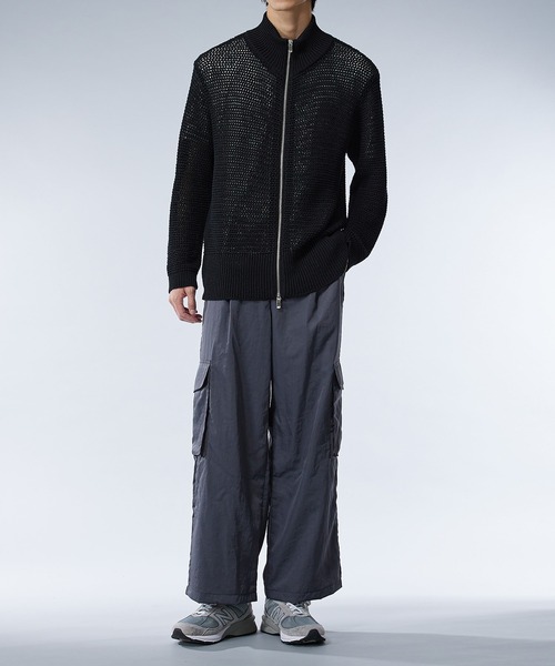 UNITED TOKYO(ユナイテッドトウキョウ)の「ヴァゼロナイロンカーゴパンツ | セットアップ着用可能(カーゴパンツ・メンズ・ブラック/ダークグレー・2/1)」の9枚目の写真