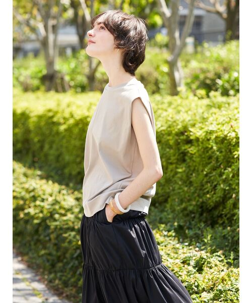 AMERICAN HOLIC（アメリカンホリック）の「ショルダータックノースリーブプルオーバー（Tシャツ/カットソー・レディース・グレイッシュベージュ/ブラック/ブルー系その他2/ライトグリーン/ブラック系その他4/オフホワイト・M/L）」の15枚目の写真