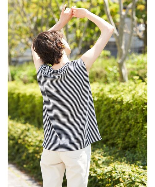 AMERICAN HOLIC（アメリカンホリック）の「ショルダータックノースリーブプルオーバー（Tシャツ/カットソー・レディース・グレイッシュベージュ/ブラック/ブルー系その他2/ライトグリーン/ブラック系その他4/オフホワイト・M/L）」の22枚目の写真