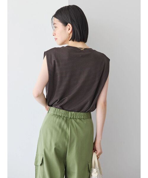 AMERICAN HOLIC（アメリカンホリック）の「ショルダータックノースリーブプルオーバー（Tシャツ/カットソー・レディース・グレイッシュベージュ/ブラック/ブルー系その他2/ライトグリーン/ブラック系その他4/オフホワイト・M/L）」の11枚目の写真