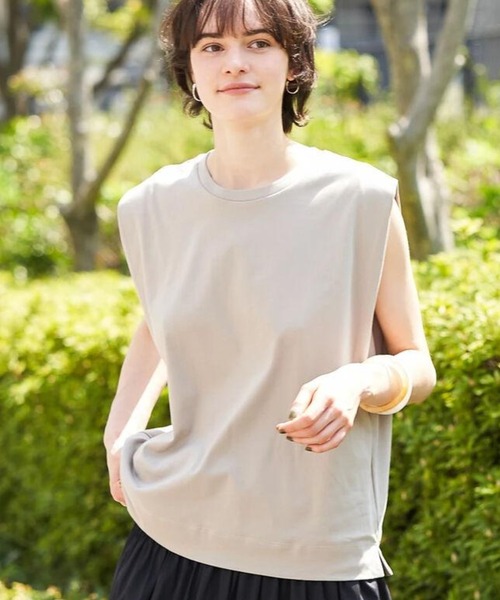 AMERICAN HOLIC（アメリカンホリック）の「ショルダータックノースリーブプルオーバー（Tシャツ/カットソー・レディース・グレイッシュベージュ/ブラック/ブルー系その他2/ライトグリーン/ブラック系その他4/オフホワイト・M/L）」の4枚目の写真