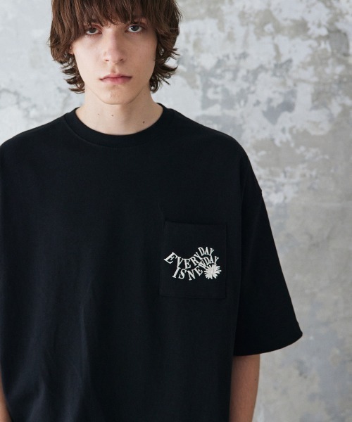 rehacer(レアセル)の「rehacer : New Day Logo Pocket CS / ニューデイ ロゴ ポケットカットソー(Tシャツ/カットソー・メンズ・ホワイト/ブラック・SMALL/MEDIUM/LARGE)」の2枚目の写真