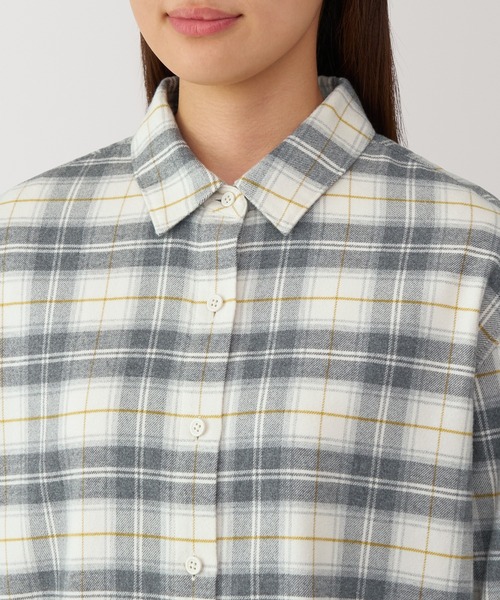 無印良品(ムジルシリョウヒン)の「婦人 両面起毛フランネル レギュラーカラー長袖シャツ(シャツ/ブラウス・レディース・ダークグリーン系/ホワイト系/レッド系1/レッド系/オフホワイト/イエロー系/ベージュ/オレンジ系・M/S/XL/L)」の20枚目の写真