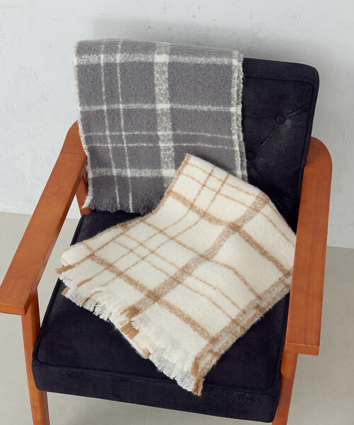 MONO　COMME CA（モノコムサ）の「シャギーチェック ストール（ストール/ショール・レディース・グレー/オフホワイト・FREE）」の4枚目の写真