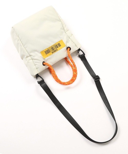 KiU（キウ）の「パフィートートバッグミニ（トートバッグ・レディース・オフホワイト/シルバー/ブラック・FREE）」の16枚目の写真