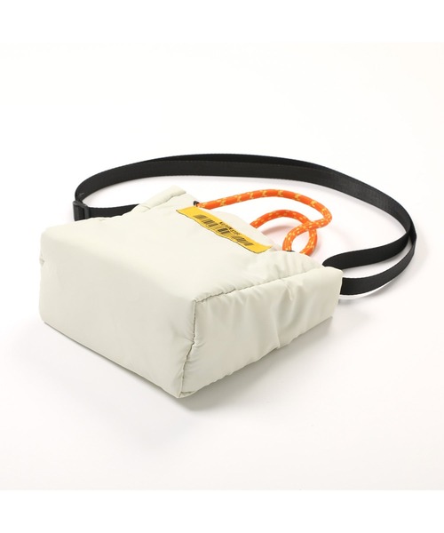 KiU（キウ）の「パフィートートバッグミニ（トートバッグ・レディース・オフホワイト/シルバー/ブラック・FREE）」の20枚目の写真