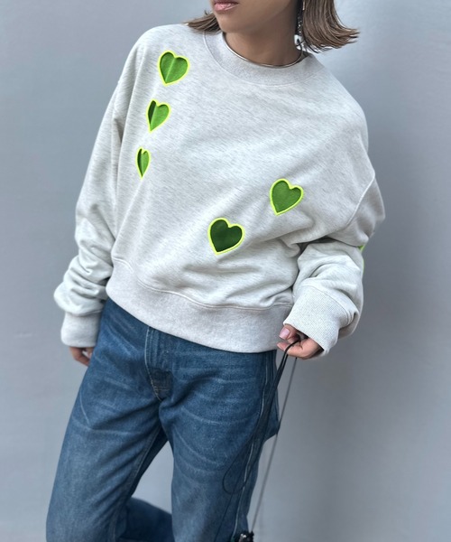 mi via loca(ミヴィアロカ)の「カットアウト ハート刺繍 スウェットプルオーバー(スウェット・レディース・ピンク/スミクロ/オートミール・FREE)」の8枚目の写真