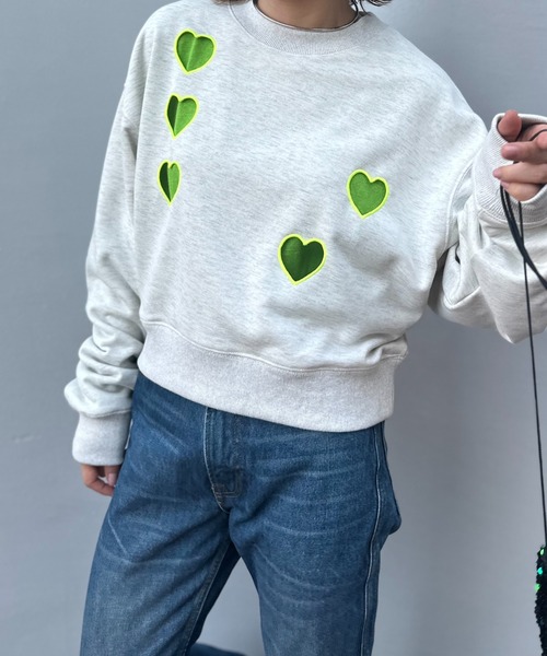 mi via loca(ミヴィアロカ)の「カットアウト ハート刺繍 スウェットプルオーバー(スウェット・レディース・ピンク/スミクロ/オートミール・FREE)」の9枚目の写真