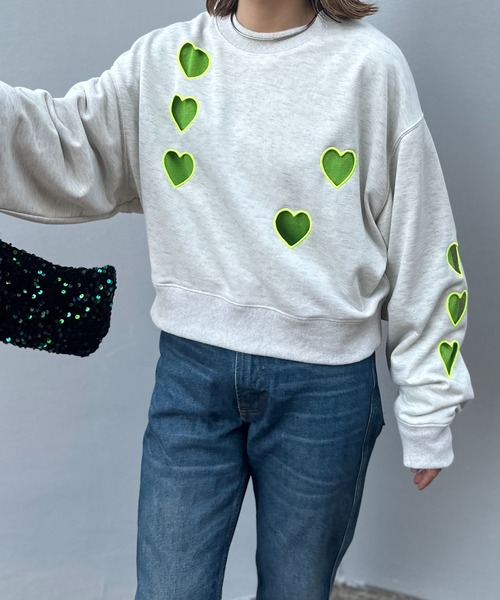 mi via loca(ミヴィアロカ)の「カットアウト ハート刺繍 スウェットプルオーバー(スウェット・レディース・ピンク/スミクロ/オートミール・FREE)」の7枚目の写真