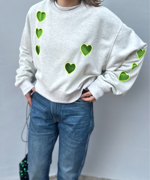 mi via loca(ミヴィアロカ)の「カットアウト ハート刺繍 スウェットプルオーバー(スウェット・レディース・ピンク/スミクロ/オートミール・FREE)」の6枚目の写真