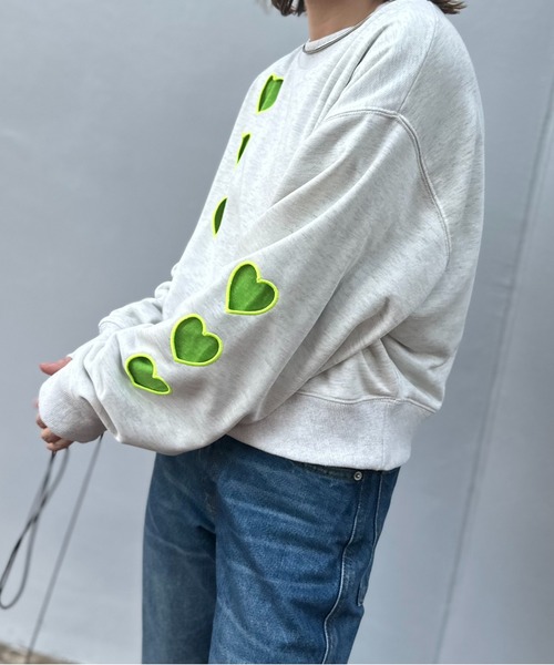 mi via loca(ミヴィアロカ)の「カットアウト ハート刺繍 スウェットプルオーバー(スウェット・レディース・ピンク/スミクロ/オートミール・FREE)」の12枚目の写真