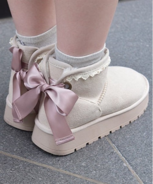 axes femme（アクシーズファム）の「バックリボン厚底ムートン（ブーツ・レディース・ブラック/ベージュ・MEDIUM/LARGE）」の2枚目の写真