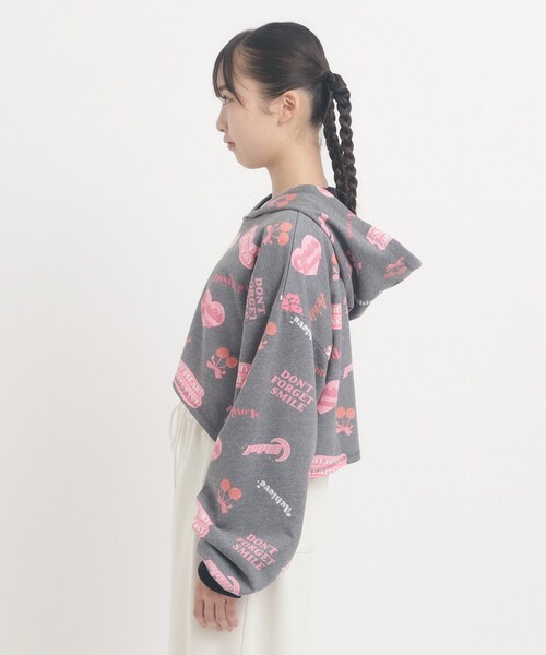 PINK-latte（ピンクラテ）の「◆【るーつくコラボ】総柄プリントショートフーディー（パーカー・キッズ・オフホワイト/ブラック/ベビーピンク・13/14/15 /16）」の5枚目の写真