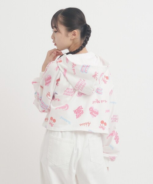 PINK-latte（ピンクラテ）の「◆【るーつくコラボ】総柄プリントショートフーディー（パーカー・キッズ・オフホワイト/ブラック/ベビーピンク・13/14/15 /16）」の10枚目の写真