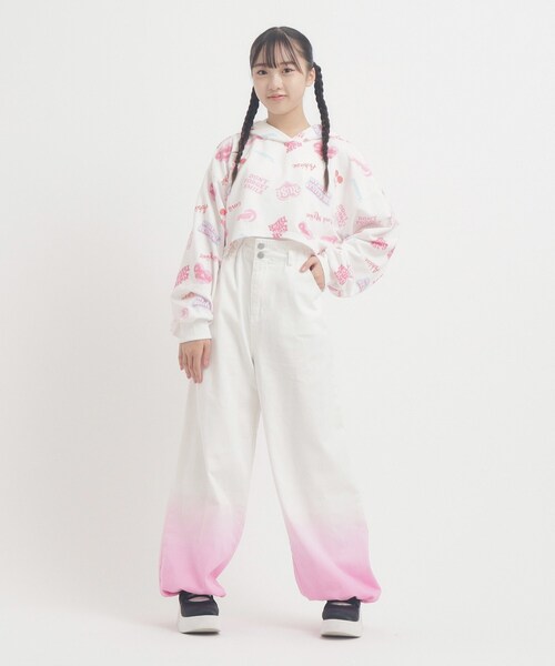 PINK-latte（ピンクラテ）の「◆【るーつくコラボ】総柄プリントショートフーディー（パーカー・キッズ・オフホワイト/ブラック/ベビーピンク・13/14/15 /16）」の11枚目の写真