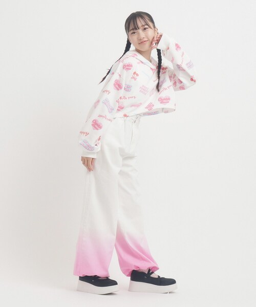 PINK-latte（ピンクラテ）の「◆【るーつくコラボ】総柄プリントショートフーディー（パーカー・キッズ・オフホワイト/ブラック/ベビーピンク・13/14/15 /16）」の12枚目の写真