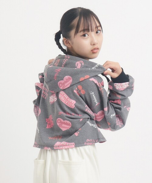 PINK-latte（ピンクラテ）の「◆【るーつくコラボ】総柄プリントショートフーディー（パーカー・キッズ・オフホワイト/ブラック/ベビーピンク・13/14/15 /16）」の14枚目の写真