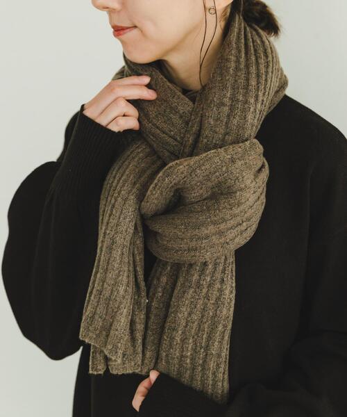 ITEMS URBANRESEARCH（アイテムズ アーバンリサーチ）の「リブニットビッグストール（ストール/ショール・レディース・レッド/モカ/グレー系その他・-）」の2枚目の写真