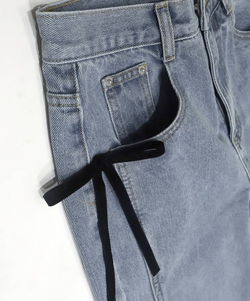coca（coca）（コカ）の「【WEB限定セール】ベロアリボン付き スリットデニムパンツ（デニムパンツ・レディース・ブルー・S/M/L）」の2枚目の写真