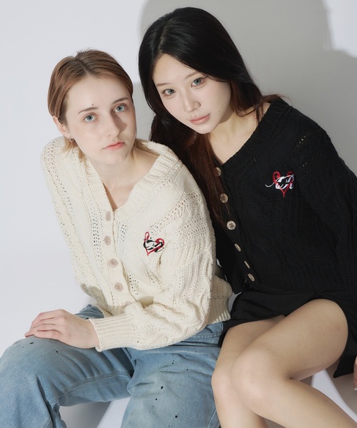 ALLuRing ChaRm(アリュリングチャーム)の「AR heart logo short cardigan / ARハートロゴショート丈カーディガン(カーディガン/ボレロ・レディース・ホワイト/ブラック・FREE)」の15枚目の写真
